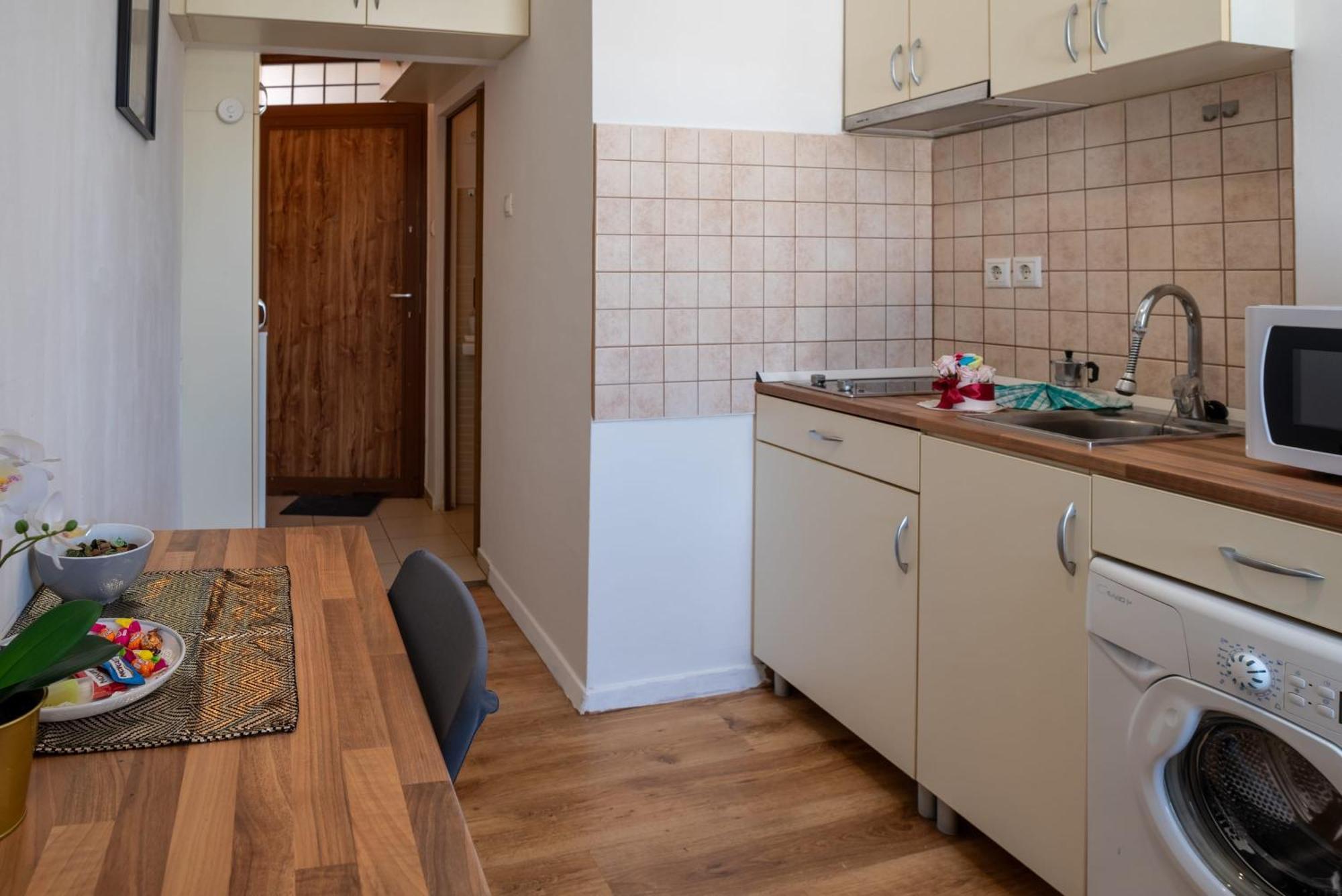Central - Bright - Calm Studio For Solo Travellers Budapest Exterior photo